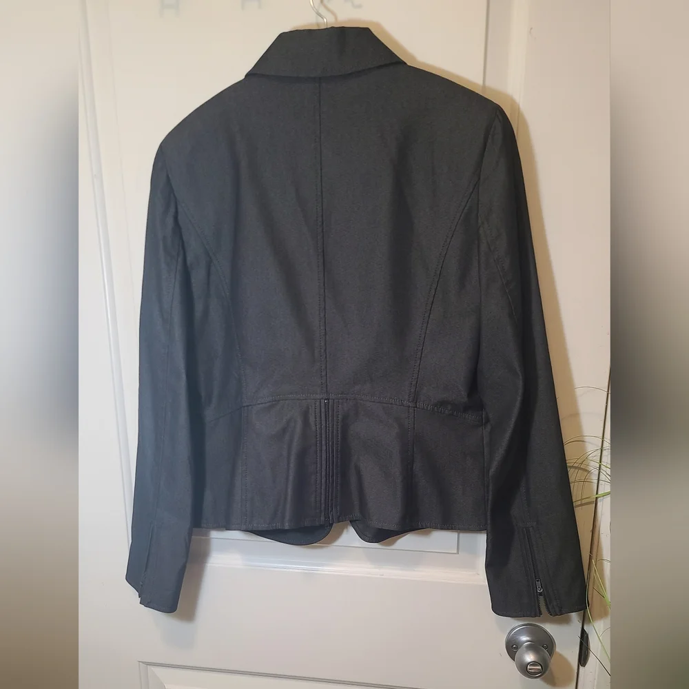 JULIO Chic Slate Grey Cropped Blazer - Picture 6 of 11